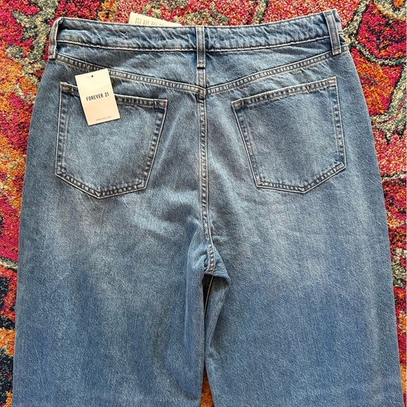 🔥NWT Forever 21 | Women’s medium blue denim distressed High Rise Wide Leg jeans - Picture 3 of 13